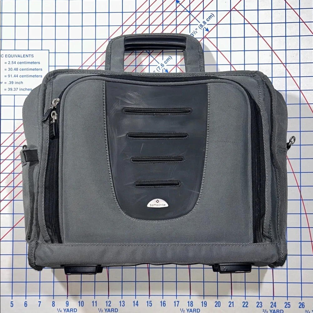Samsonite Black/Platinum Imobile Z60 Top Loading Case